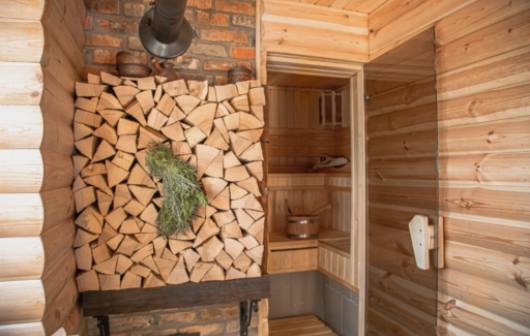 Vandspande og øser: Traditionelle sauna-tilbehør